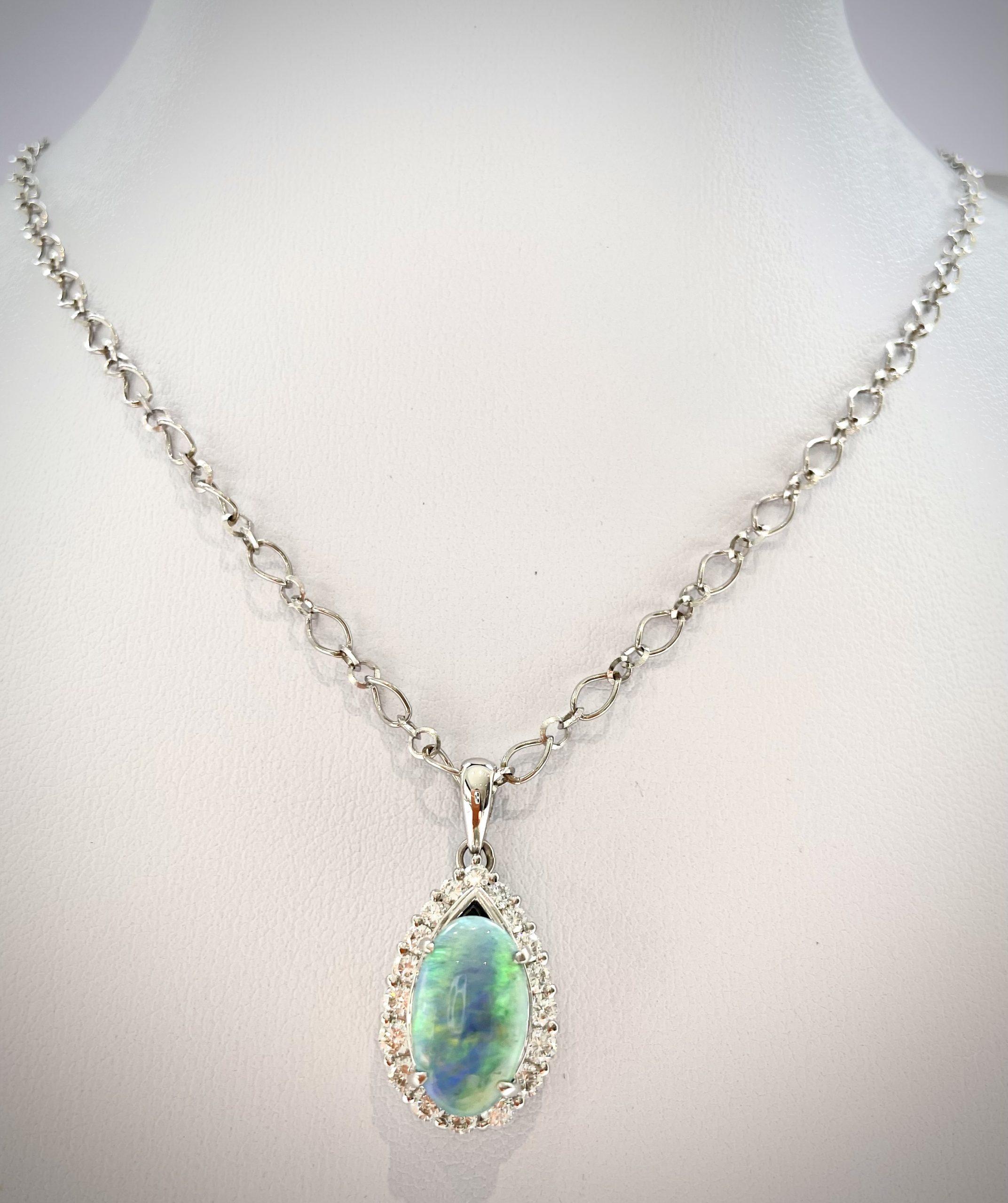Opal pendant — 3.29ct opal · 0.80ct diamond